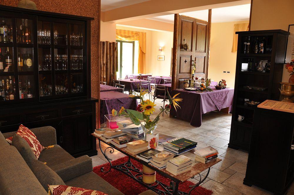 กาซาเล โรมาโน รีสอร์ต Hotel Motta Camastra ภายนอก รูปภาพ