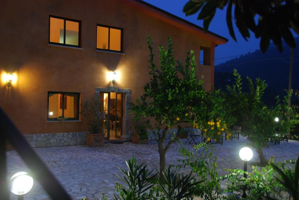 กาซาเล โรมาโน รีสอร์ต Hotel Motta Camastra ภายนอก รูปภาพ